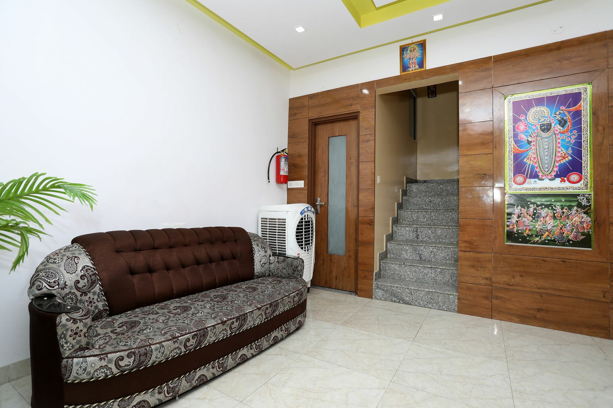 Oyo 10228 Hotel Chandramouli Jaipur Bagian luar foto
